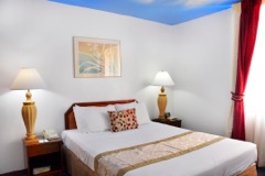 Waikiki_Holiday Surf Hotel_One Bedroom Quad 04