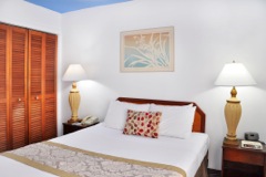 Waikiki_Holiday Surf Hotel_One Bedroom Quad 05